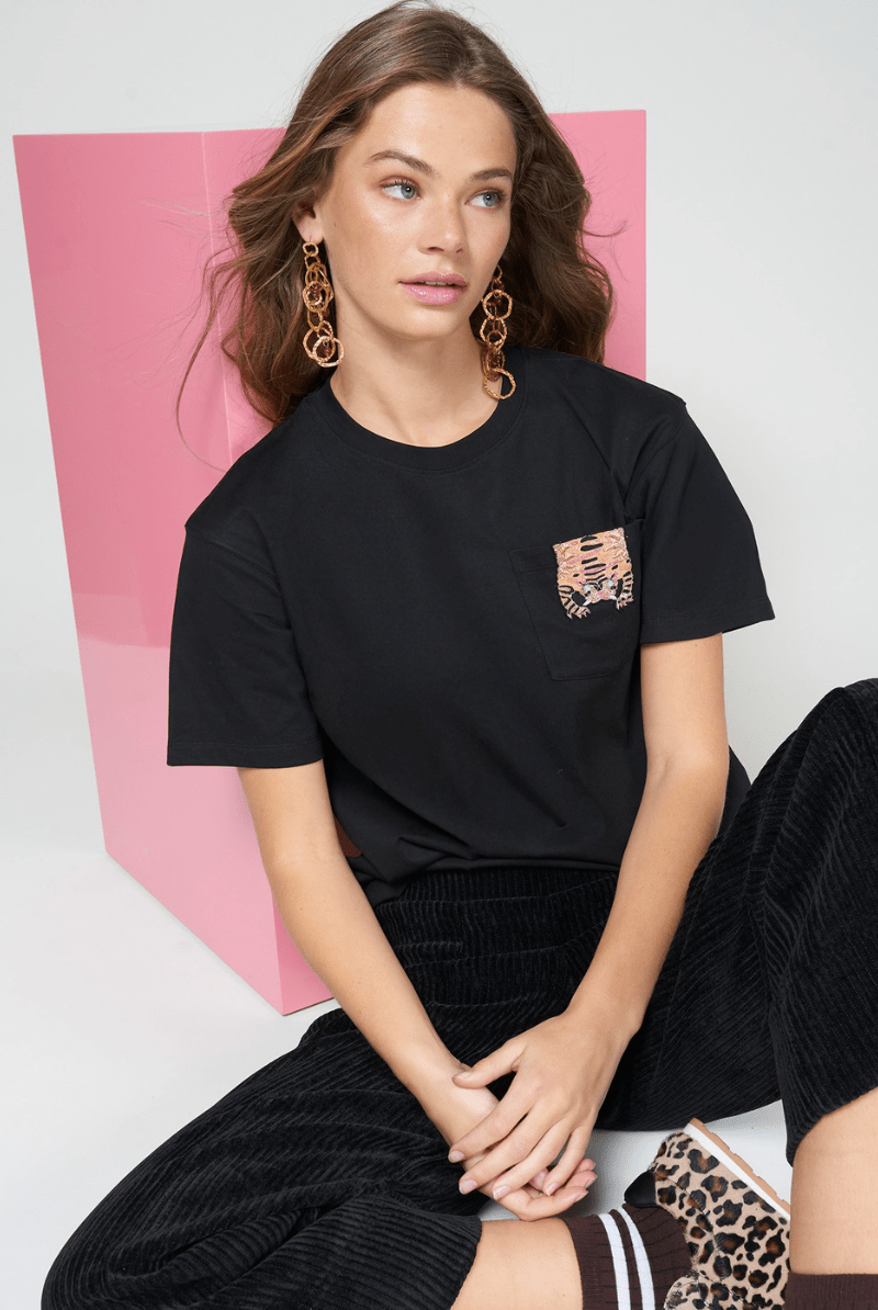 T-Shirt - Vilagallo - Black T-Shirt with Tiger - Archery Close