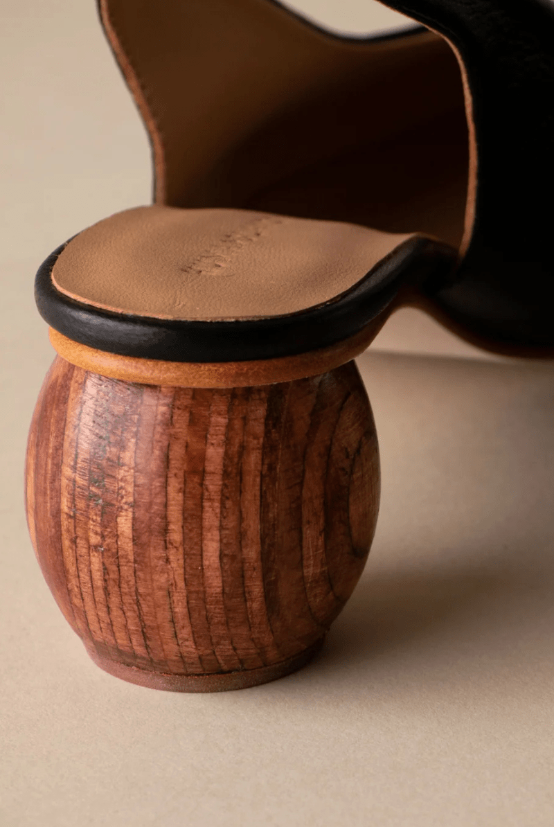 Shoes - Huma Blanco - Canela in Coal - Archery Close