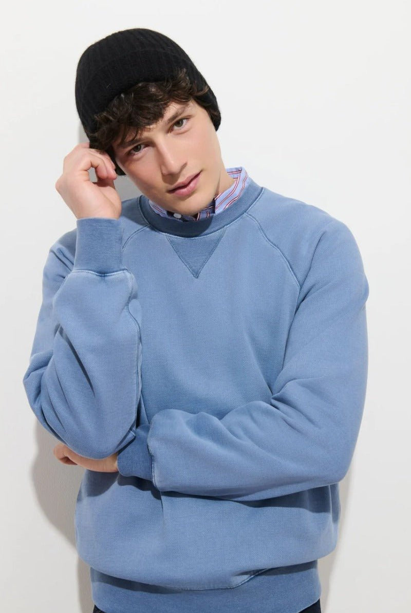Alex Mill Garment Dye Raglan Sweatshirt in Cotton Fleece