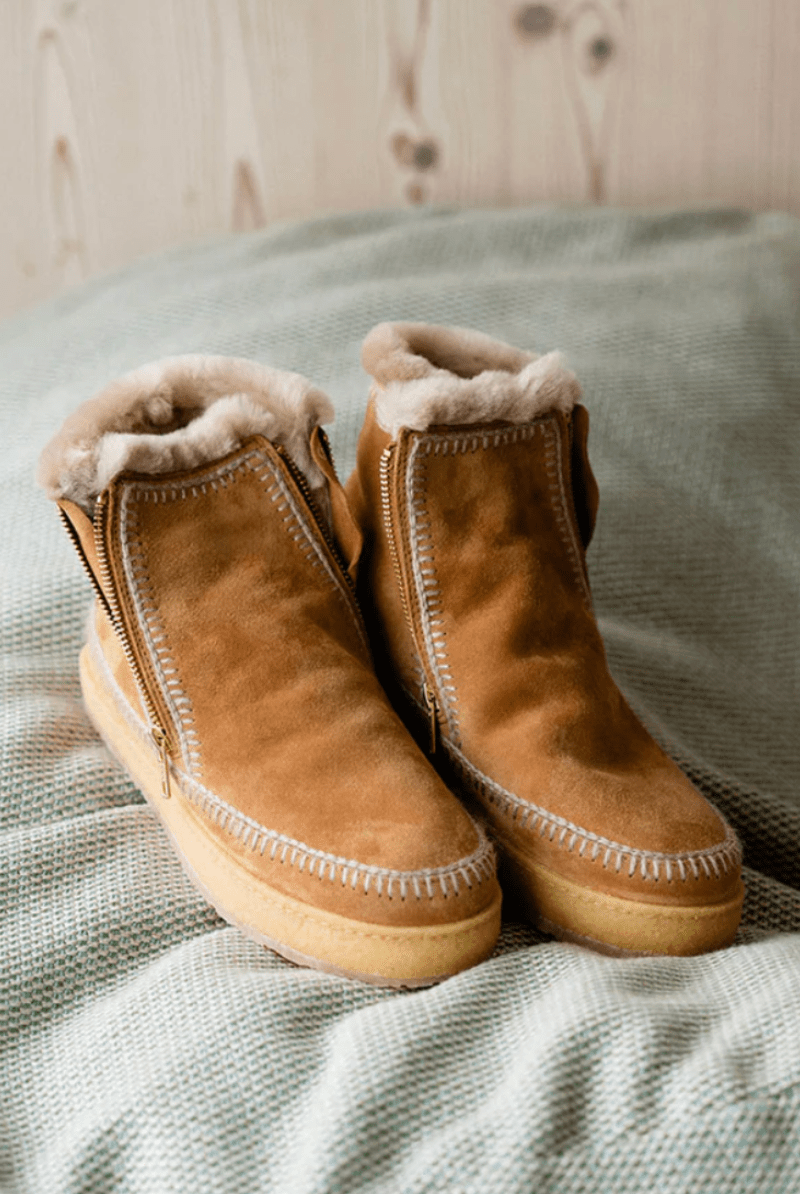 Boots - Laidback London - Setsu Crochet Boot in Chestnut Suede - Archery Close
