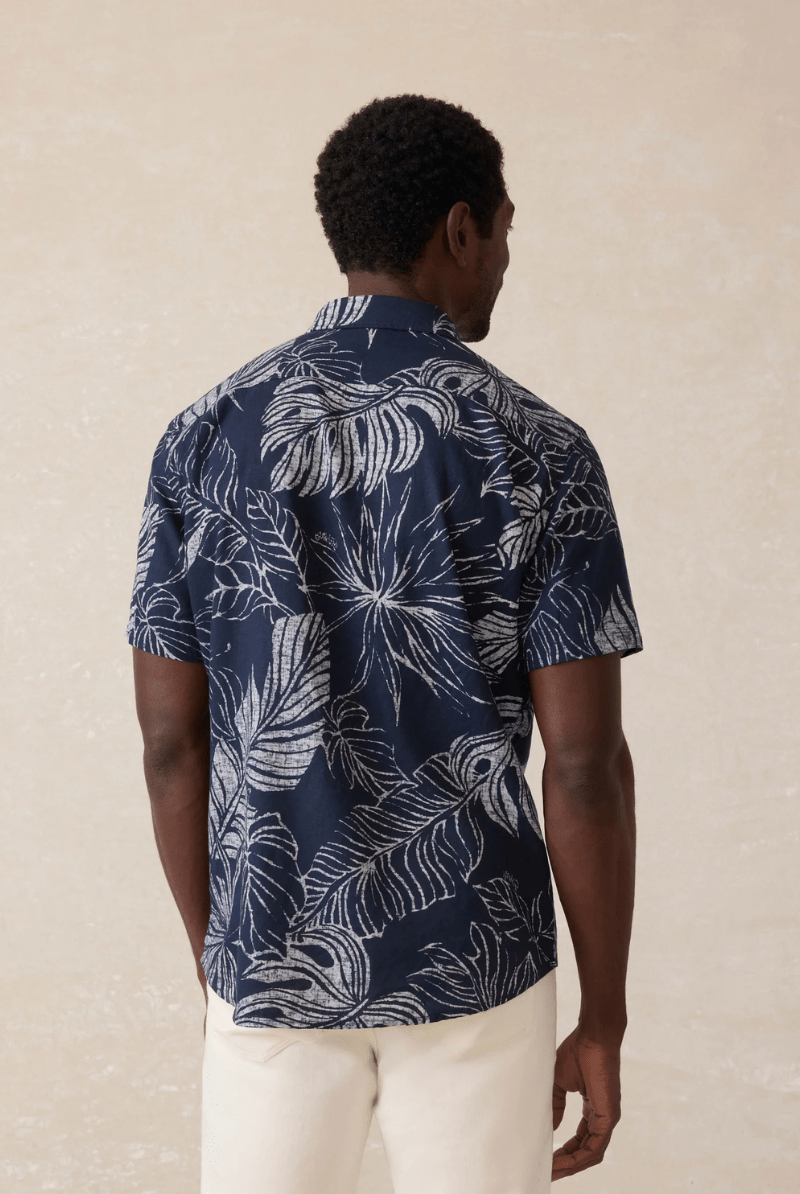 Shirts & Tops - Faherty Brand - Short - Sleeve Breeze Shirt - Navy Perro Tropical - Archery Close