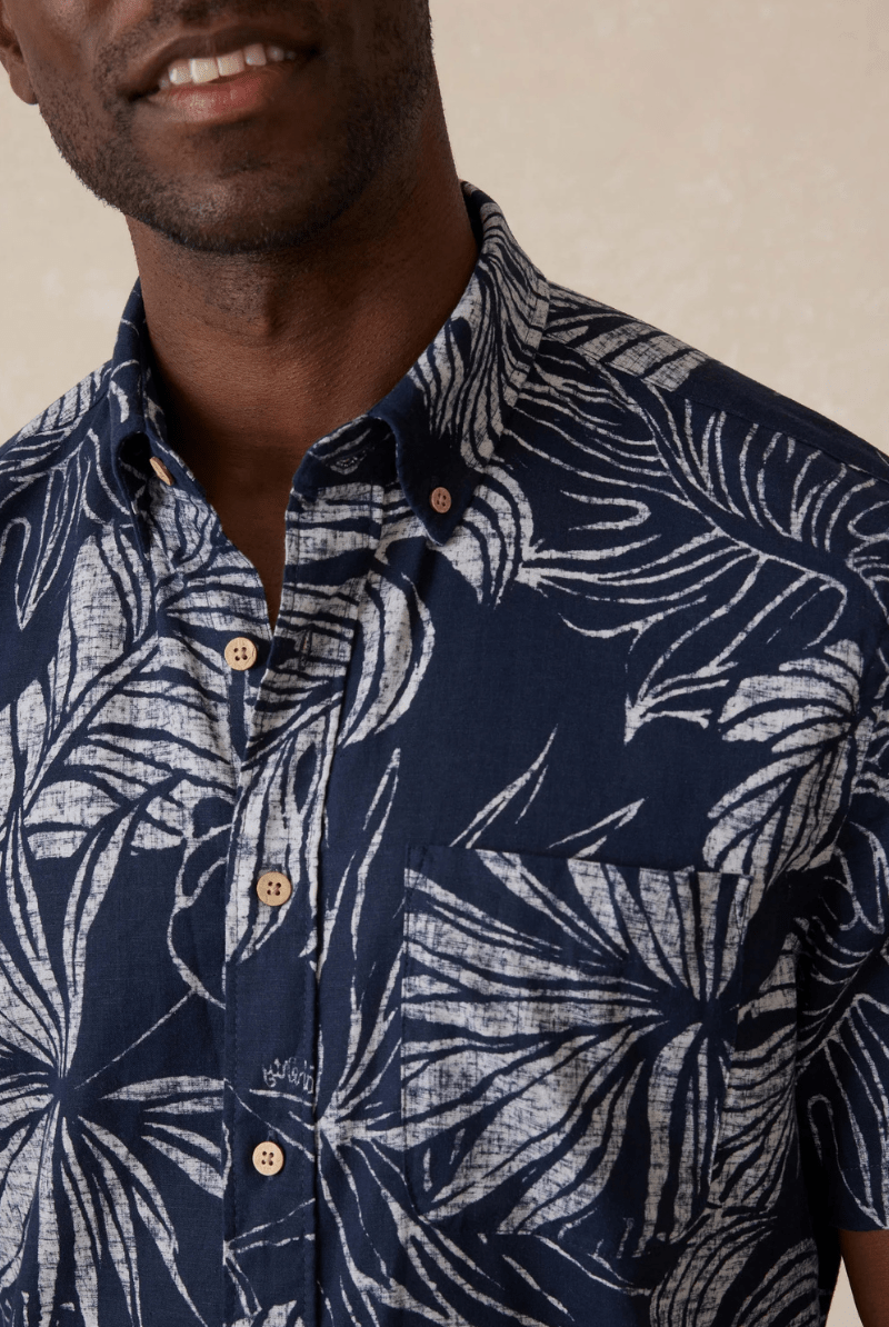 Shirts & Tops - Faherty Brand - Short - Sleeve Breeze Shirt - Navy Perro Tropical - Archery Close
