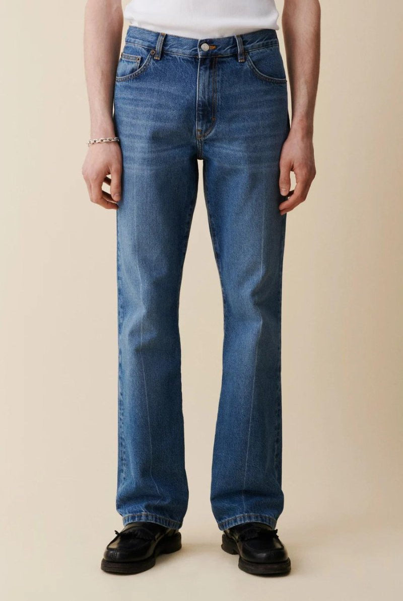 OM011 Odeon - Jeanerica - Archery Close