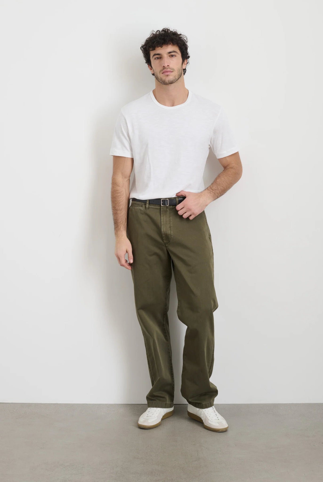 Straight Leg Pant in Vintage Wash Chino - Alex Mill - Archery Close