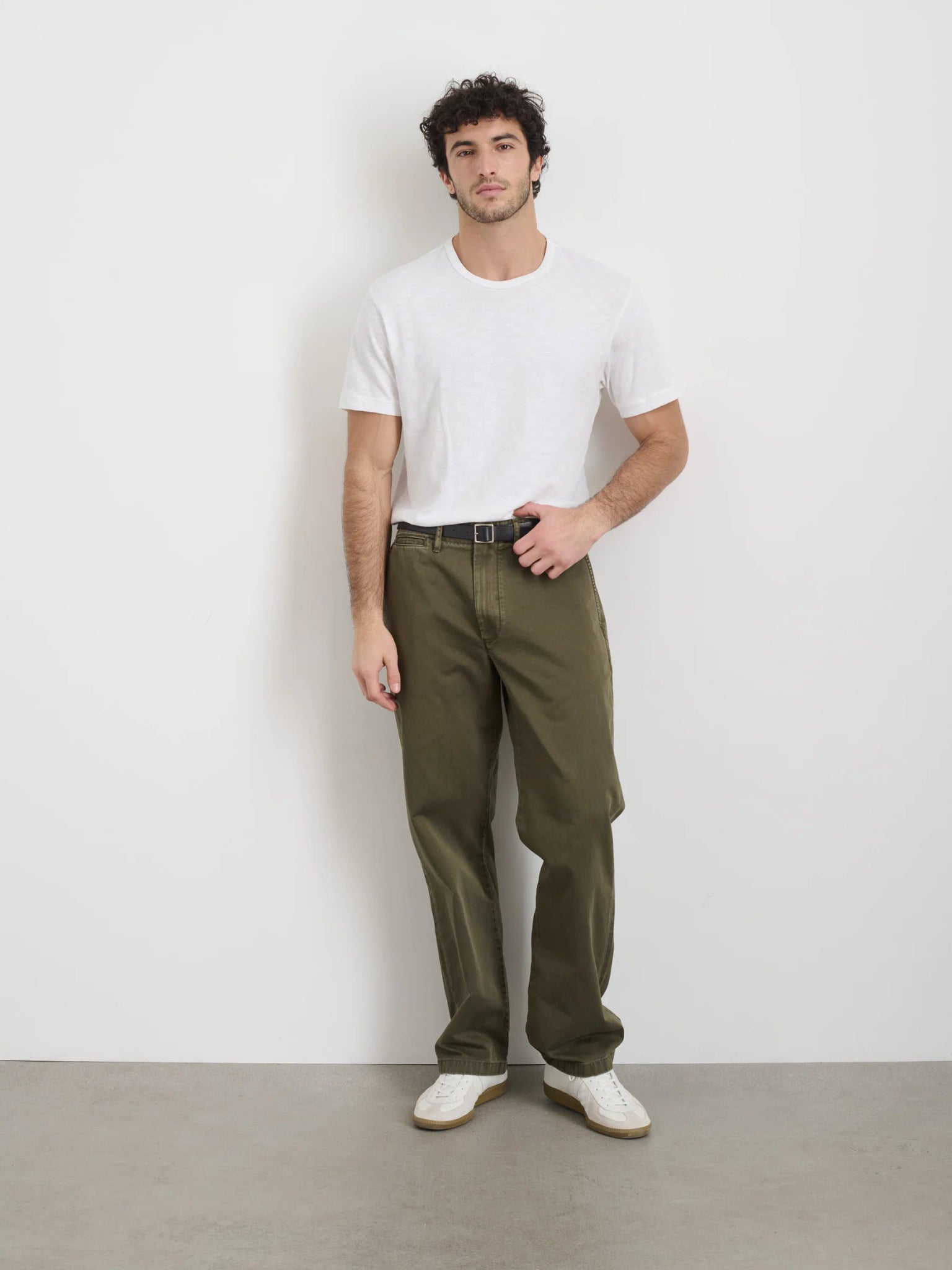Straight Leg Pant in Vintage Wash Chino - Alex Mill - Archery Close