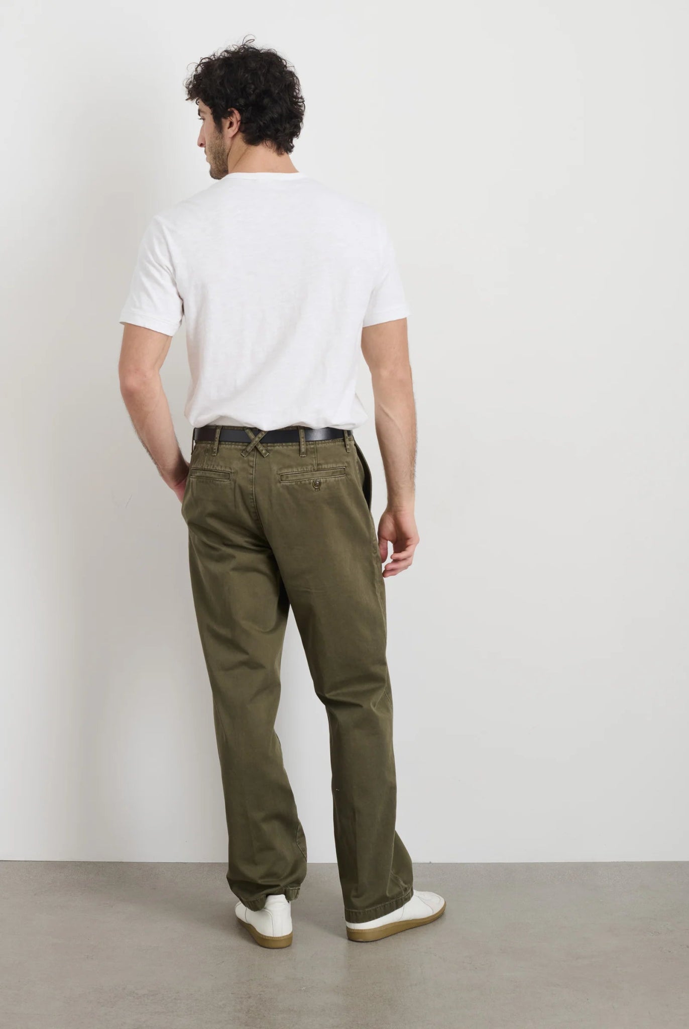 Straight Leg Pant in Vintage Wash Chino - Alex Mill - Archery Close
