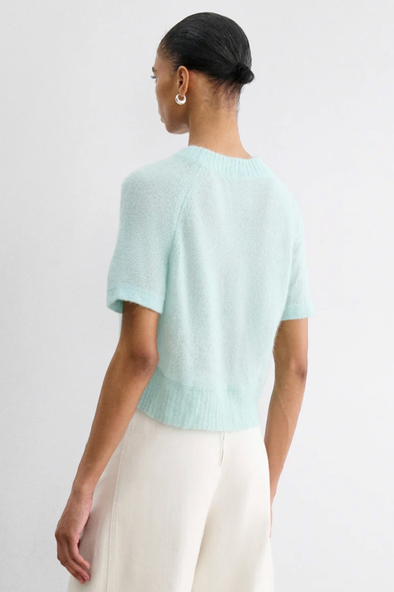 Hari Tee
