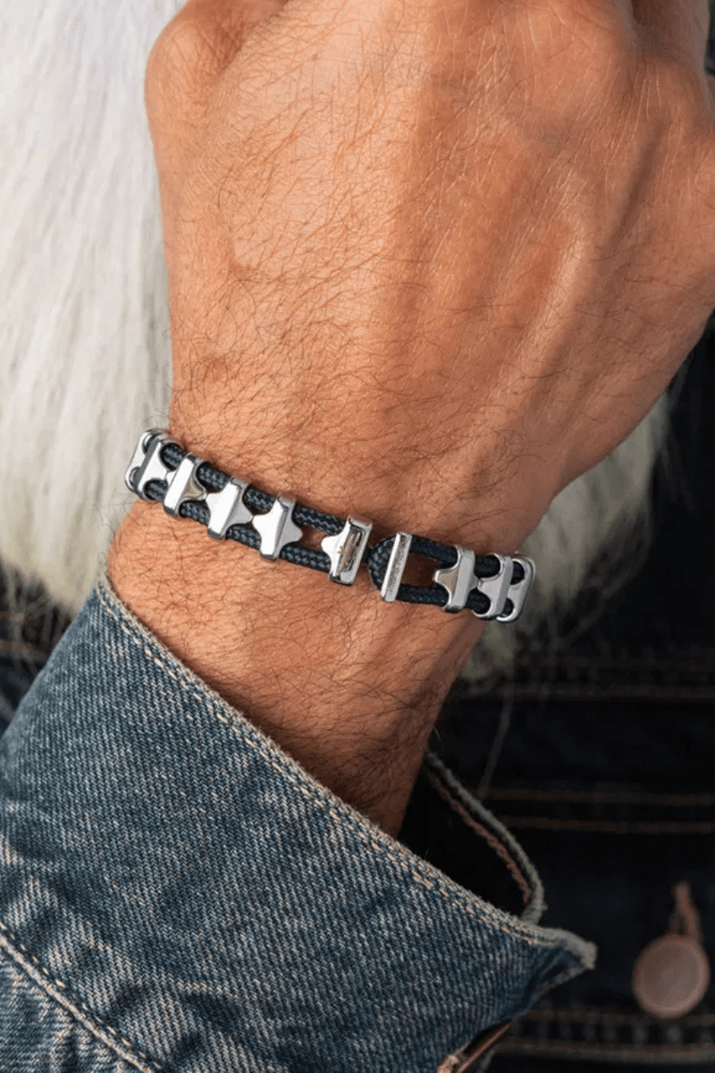 Jewelry - Pig & Hen - Bold Bob - Archery Close