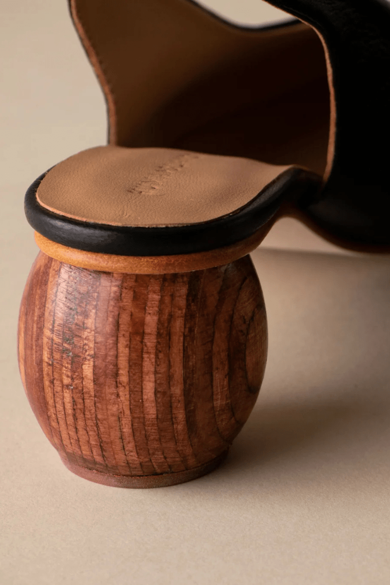 Shoes - Huma Blanco - Canela in Coal - Archery Close