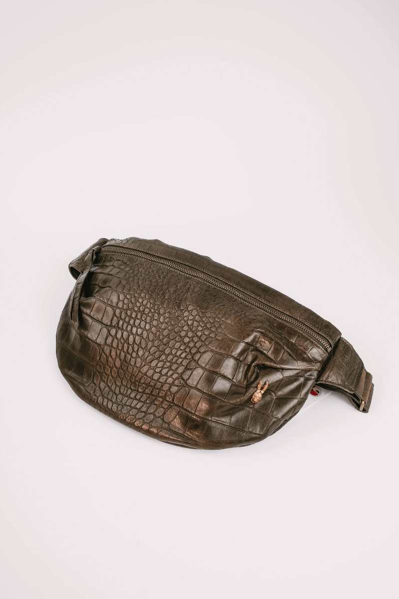Crossbody in Olive with Rabbit - Sous les Paves - Archery Close